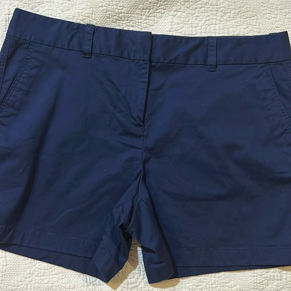 Vineyard vine dayboat classic shorts solid deep bay. NWT. Size 14. - Picture 2 of 11